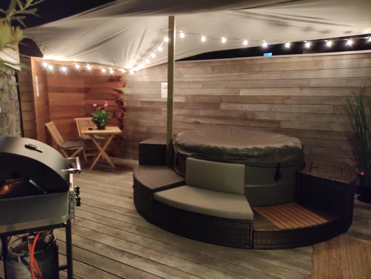 Gîte À l'Ombre du Clocher avec jacuzzi et sauna privatifs Celles  Exterior foto