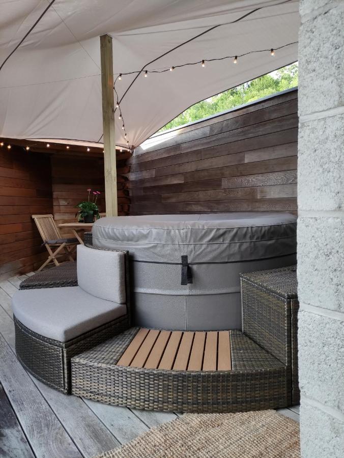 Gîte À l'Ombre du Clocher avec jacuzzi et sauna privatifs Celles  Exterior foto