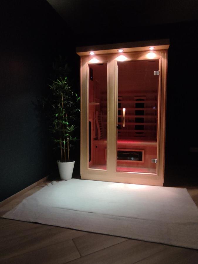 Gîte À l'Ombre du Clocher avec jacuzzi et sauna privatifs Celles  Exterior foto
