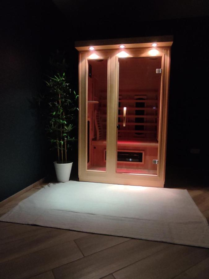 Gîte À l'Ombre du Clocher avec jacuzzi et sauna privatifs Celles  Exterior foto